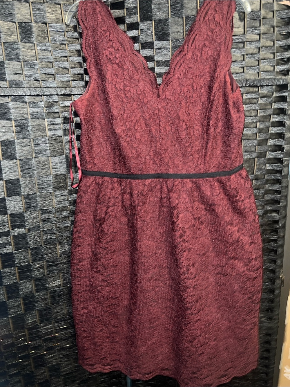 LOFT Burgundy Lace V-Neck Mini Dress with Contrast Waist size 10 EUC